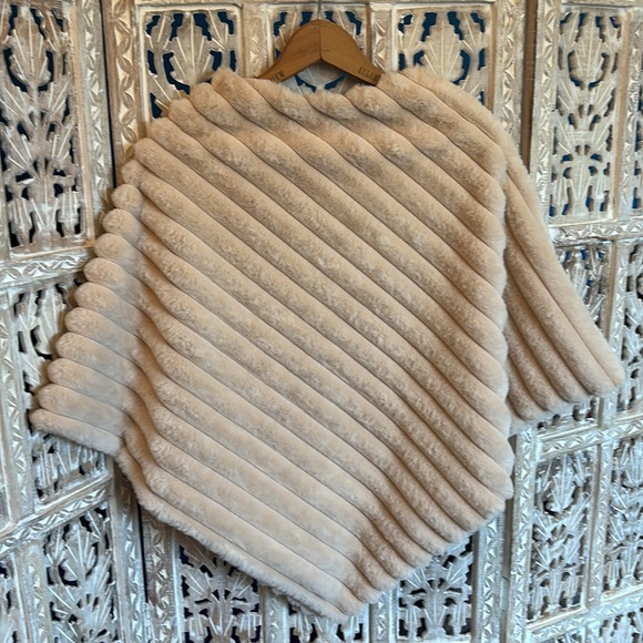 La Fiorentina Faux Fur Asymmetrical Taupe Plush Shrug/Cape One Size Fits All - Picture 3 of 3